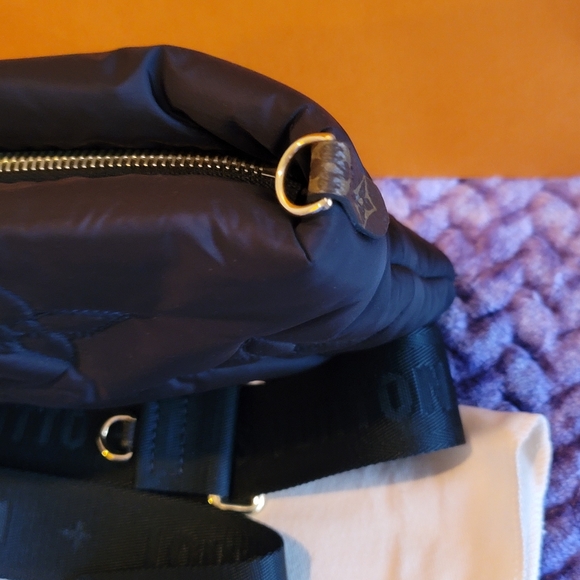 Louis Vuitton Maxi Pillow Multi Pochette Accessories Black Monogram Econyl - Picture 9 of 16